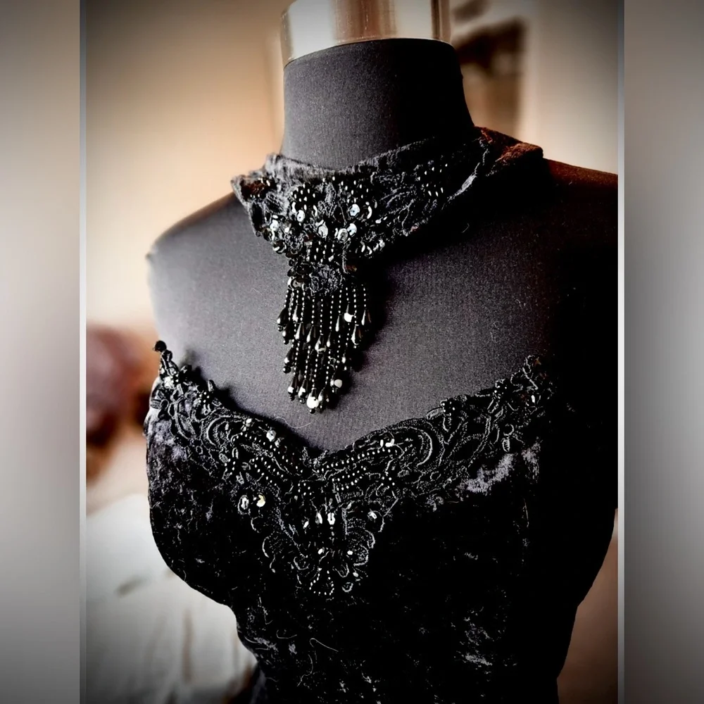 VINTAGE Black Beaded Velvet Necklace Dress - Picture 3 of 8
